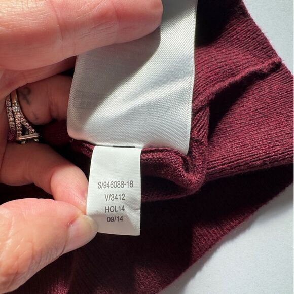 Banana Republic Maroon Red V-Neck Sweater Size Medium - Picture 7 of 7